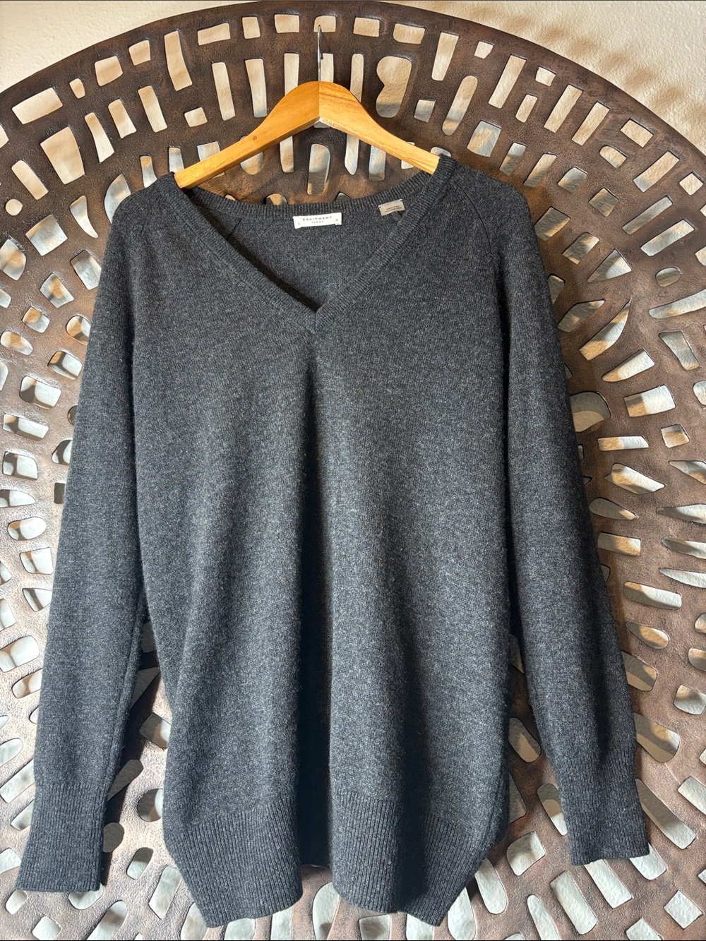 🩶 Equipment Femme Cashmere V Neck Sweater Charcoal Knit Women’s Small Luxury 🩶